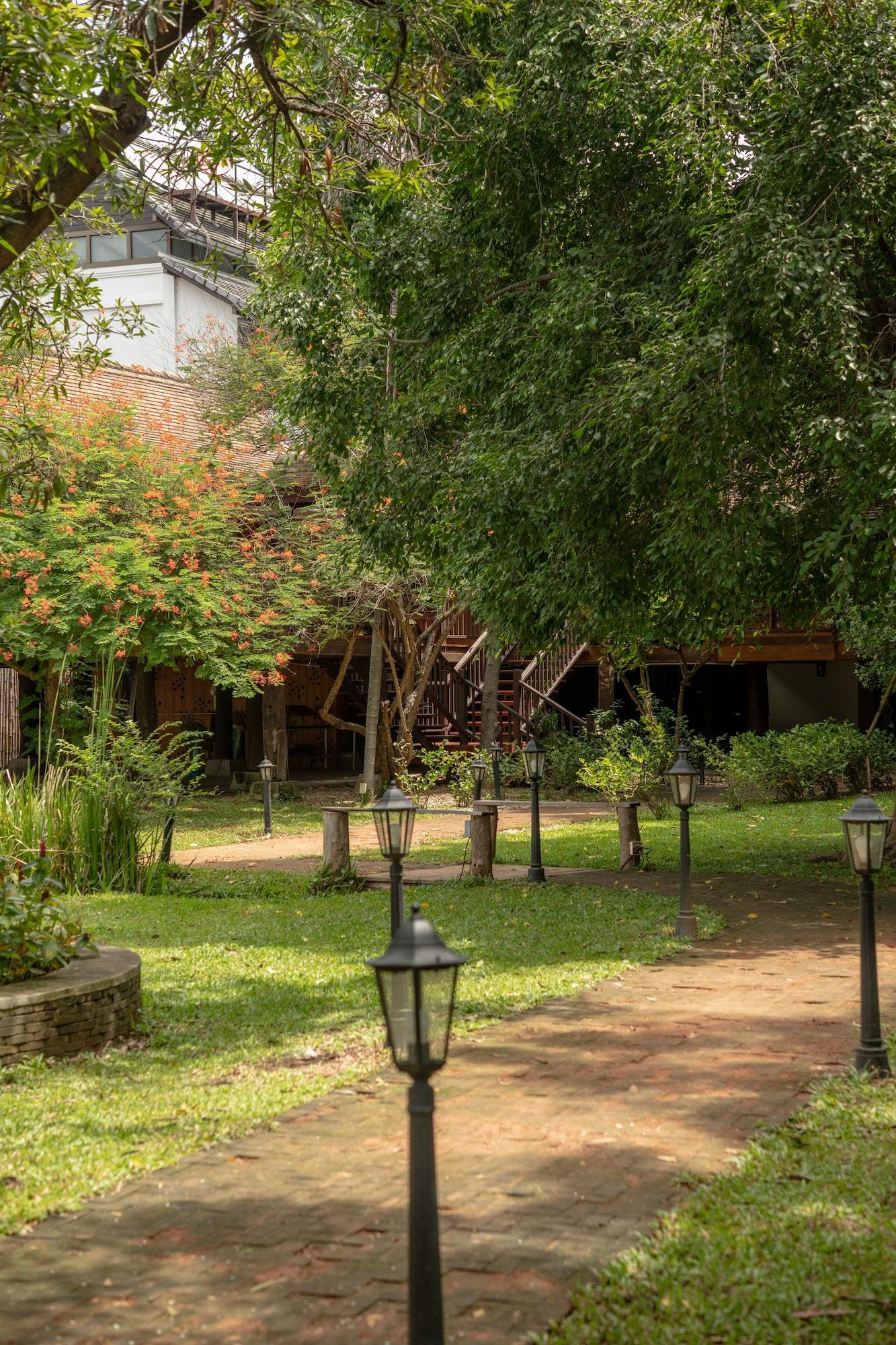 Chompor Lanna Hotel Чиангмай Экстерьер фото